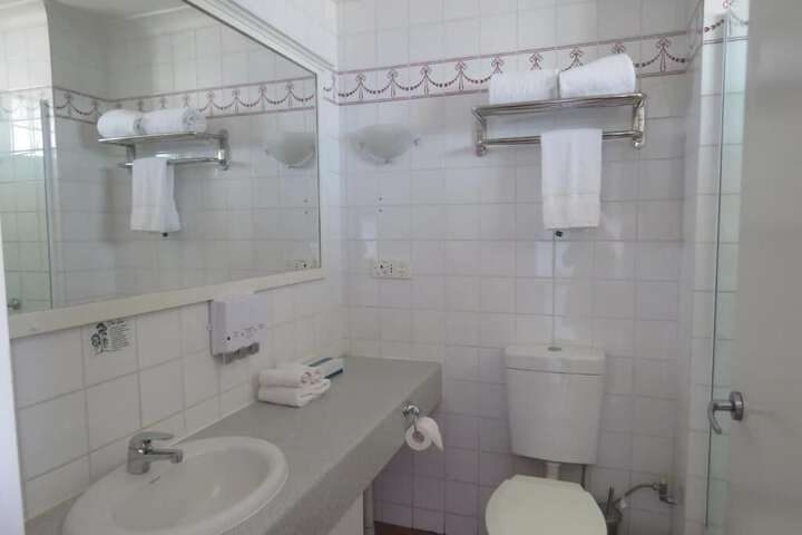 Room 7 of 32
