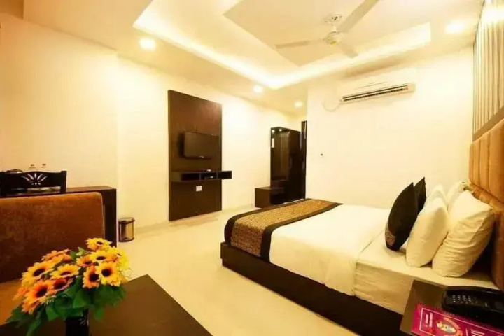 Room 7 of 12