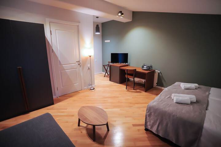 Room 16 of 36