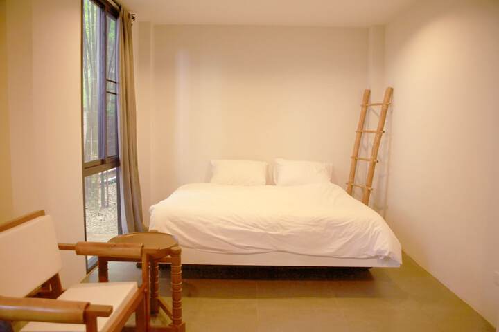 Room 12 of 117