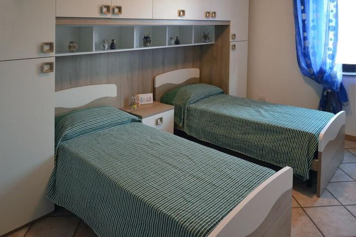 Room 4 of 11