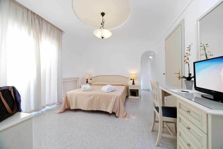 Room 14 of 77