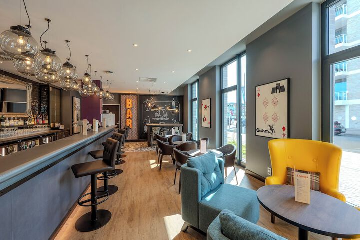 Lounge 57 of 62