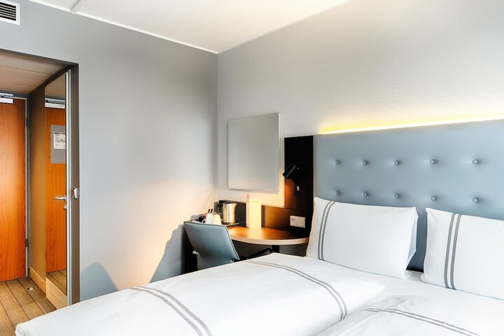 Room 26 of 29