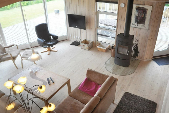 Room 4 of 12
