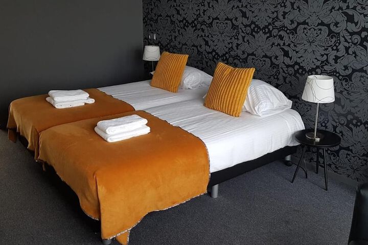 Room 11 of 49