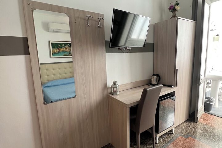 Room 16 of 48