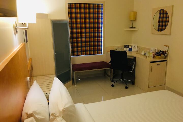Room 7 of 36
