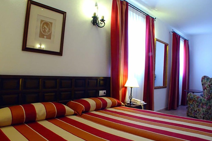 Room 4 of 16
