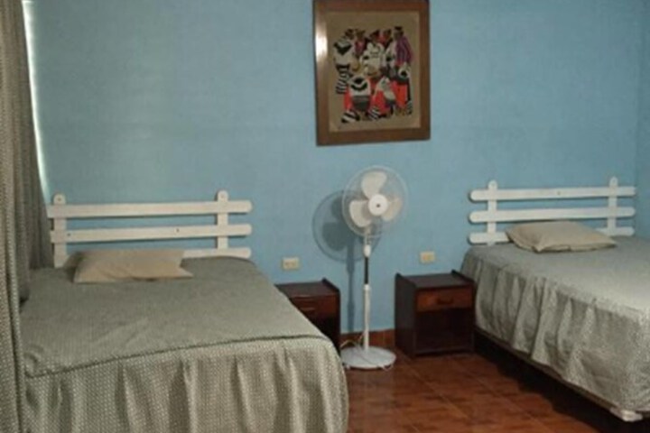 Room 3 of 10