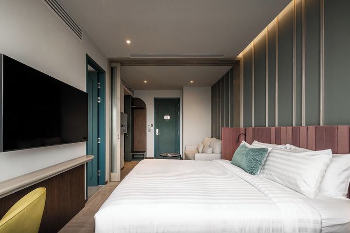 Room 16 of 79