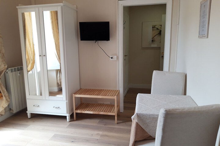 Room 32 of 103