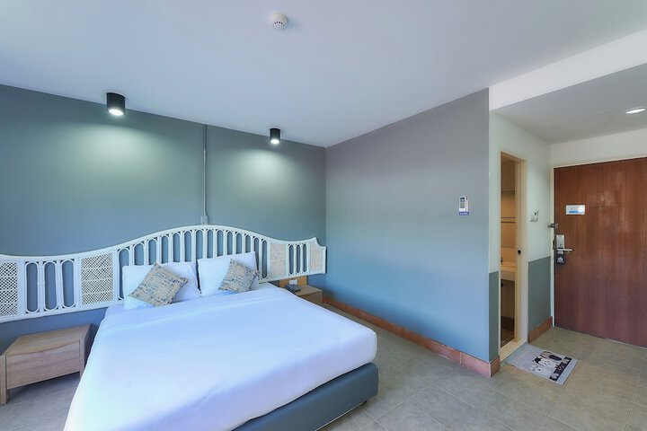 Room 15 of 36
