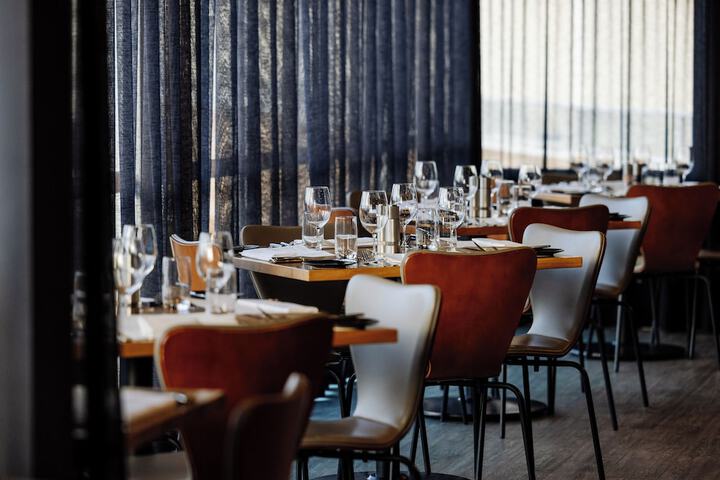 Dining 76 of 107