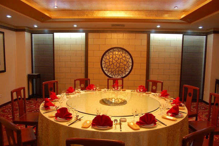 Dining 19 of 24