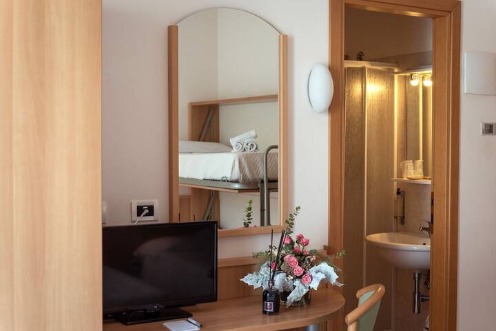 Room 6 of 41