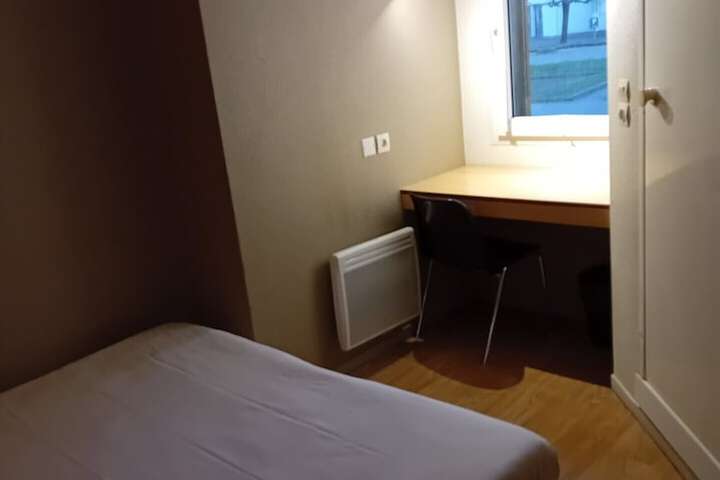 Room 11 of 24