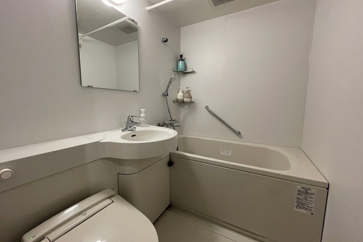 Room 13 of 18