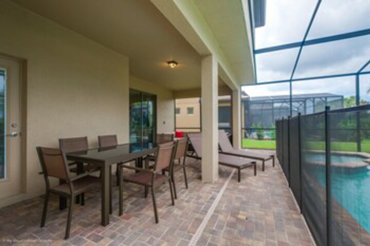 Terrace/Patio 5 of 180