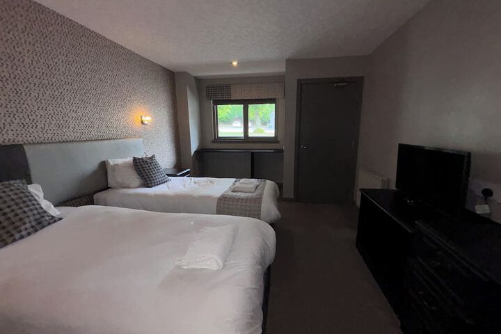 Room 42 of 106