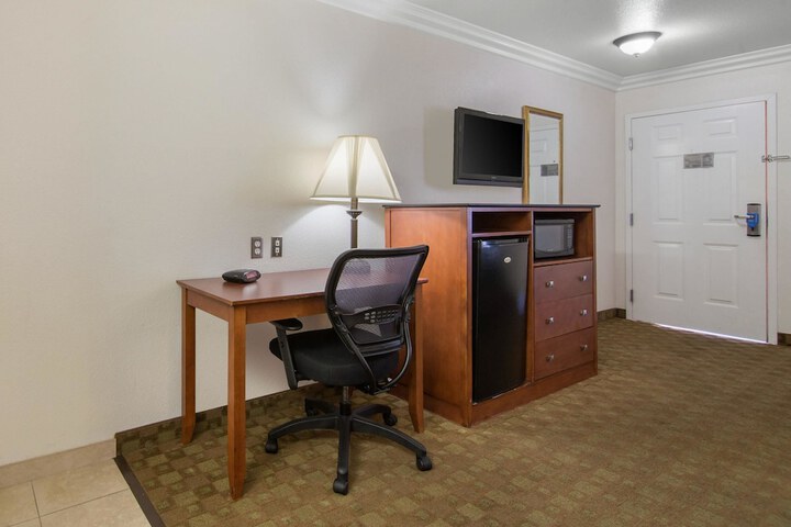 Room 4 of 28
