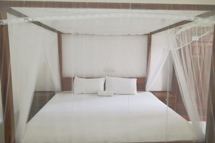 Room 4 of 16