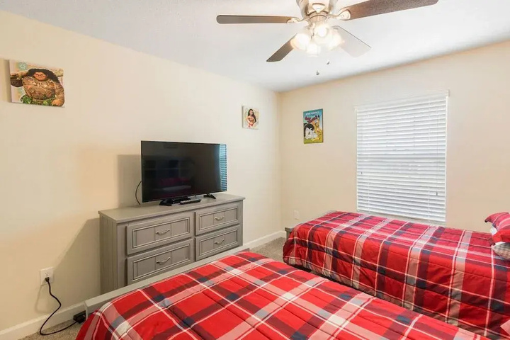 Room 6 of 27