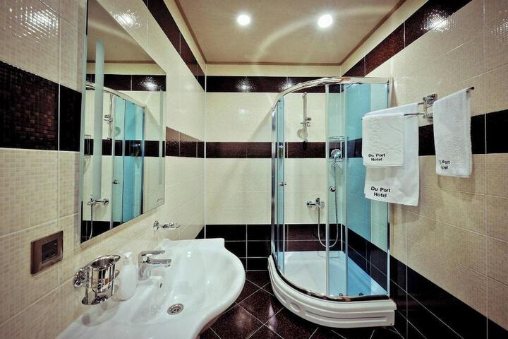 Room 32 of 42