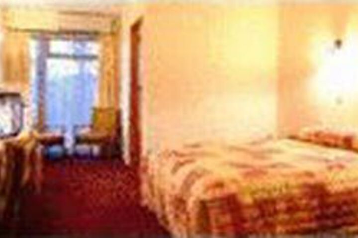 Room 8 of 10