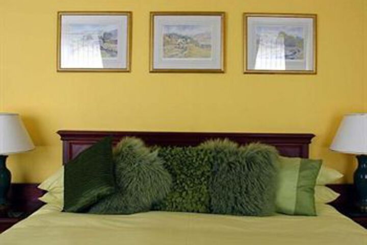 Room 9 of 18
