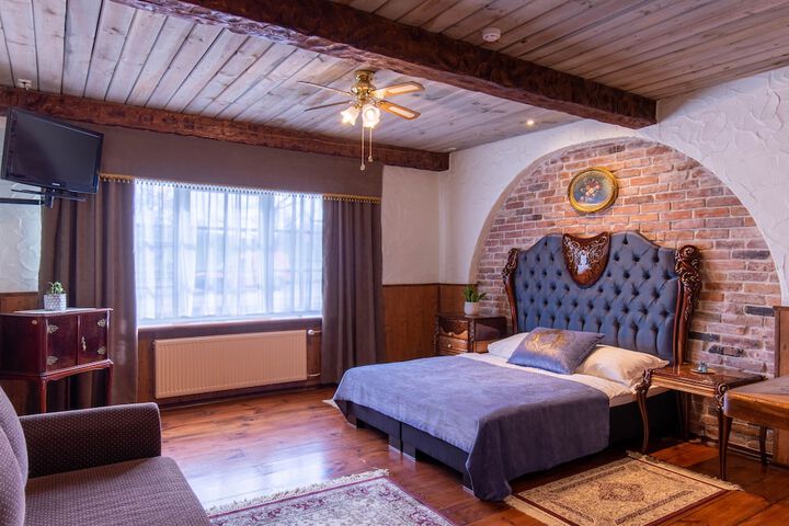 Room 2 of 50