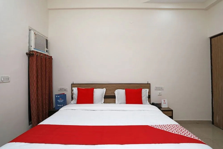 Room 4 of 11