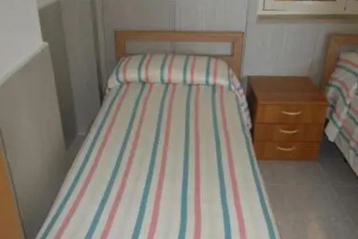 Room 5 of 16