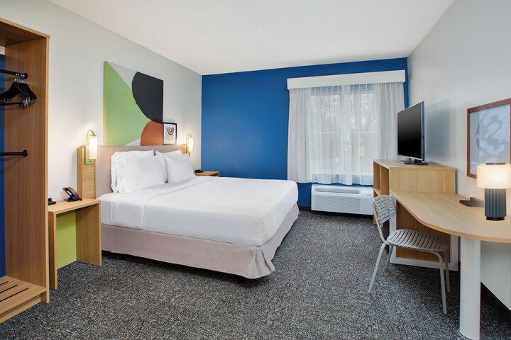 1 King Bed (6 of 15)