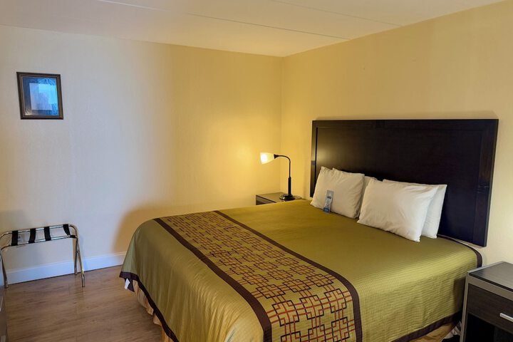 Room 6 of 26