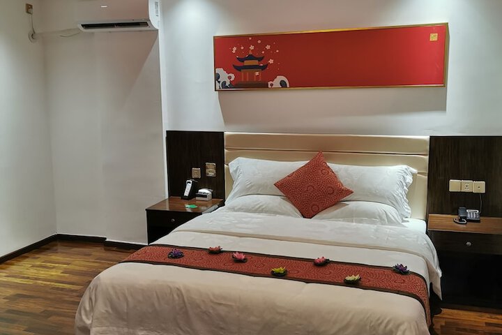 Room 5 of 20