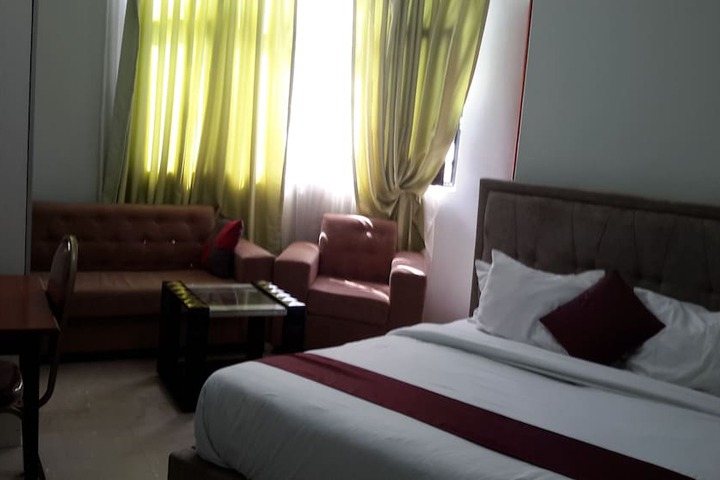 Room 2 of 30