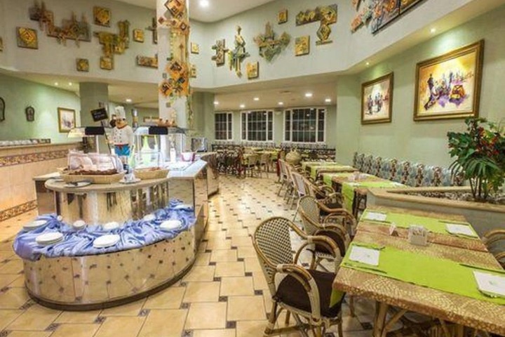 Breakfast area