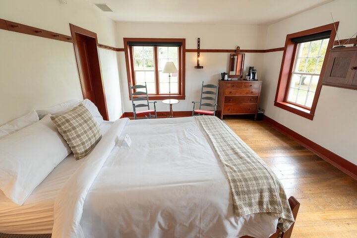 Deluxe Queen Bed (15 of 34)