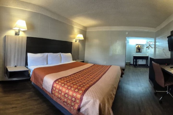 Room 4 of 12