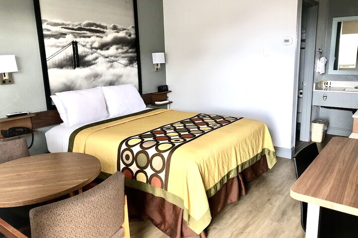 1 Queen Bed (10 of 49)
