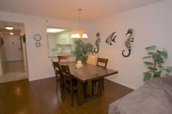Room 9 of 16