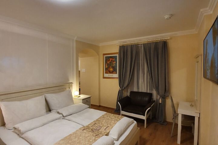 Room 22 of 266