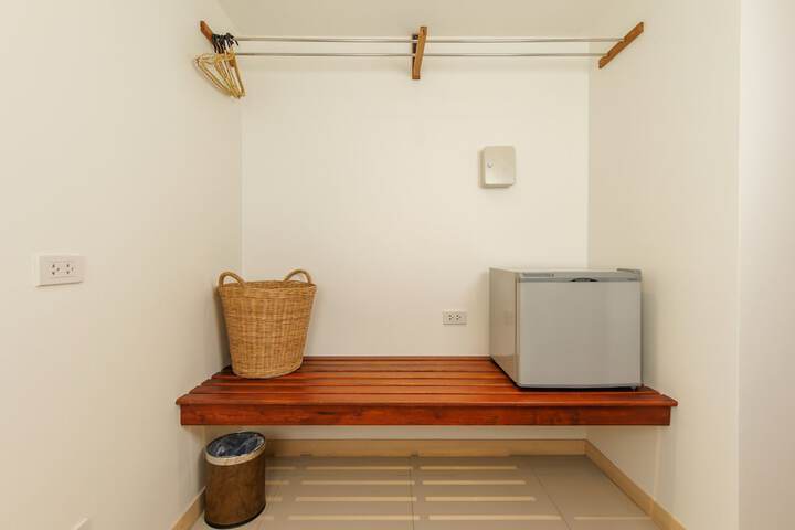 Room 53 of 140