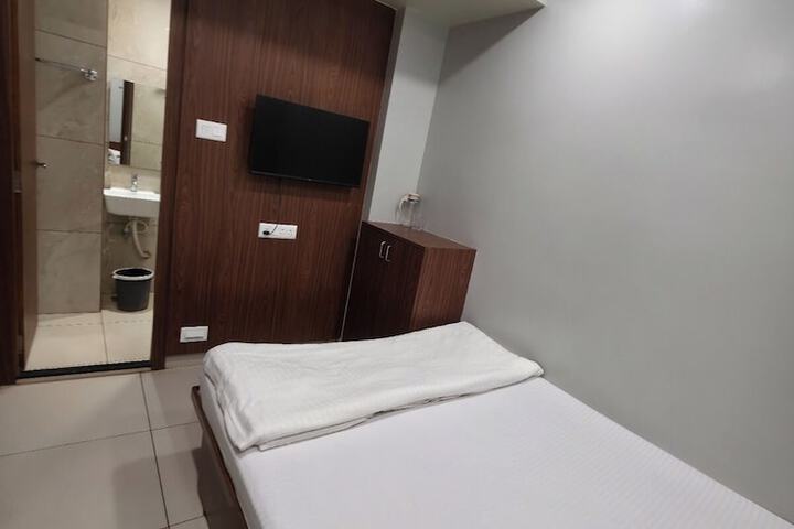 Room 35 of 59