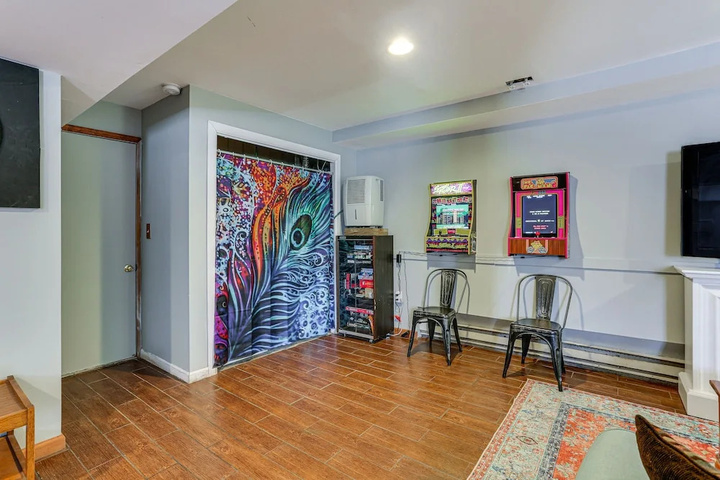 Room 10 of 30