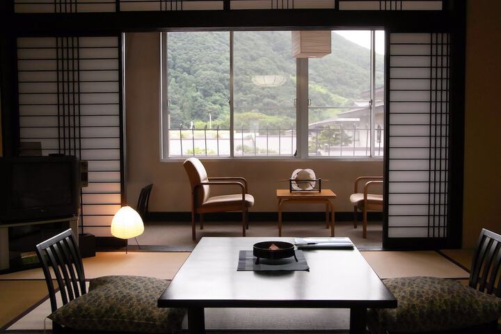 Room 7 of 42