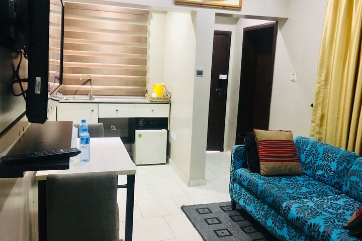Room 19 of 37
