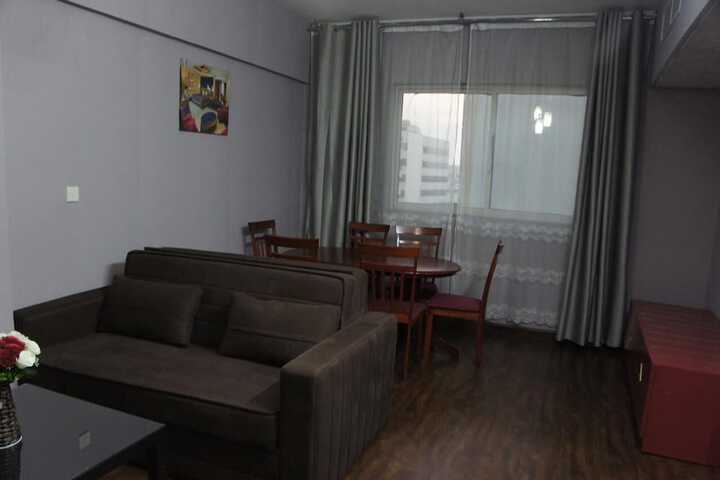 Room 10 of 32