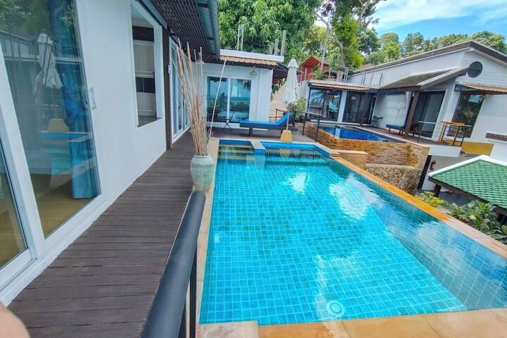 Pool 102 of 171